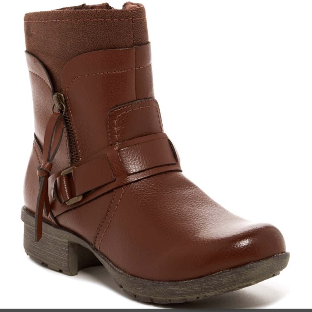 NWT Clarks Riddle Avant Boot in Tan, Size 11